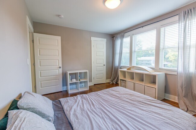 Building Photo - **APPLICATIONS APPROVED!**  Beautiful East Nashville Home on Porter for Lease!!