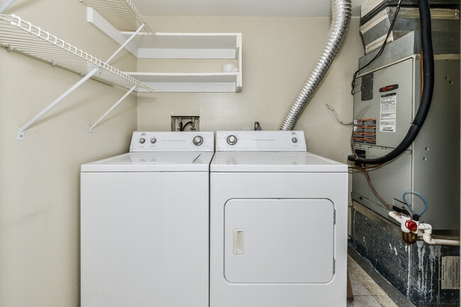 Building Photo - 9330 Caspian Way