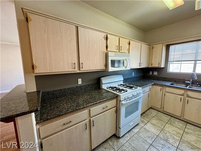 Building Photo - 3BEDROOM CONDO IN 89108