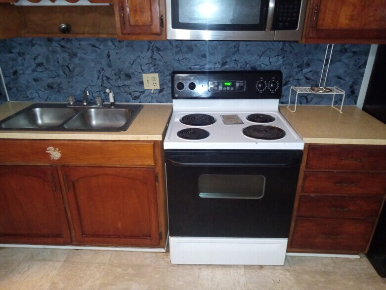 range, microwave, and countertops - 3303 Peaceway Dr