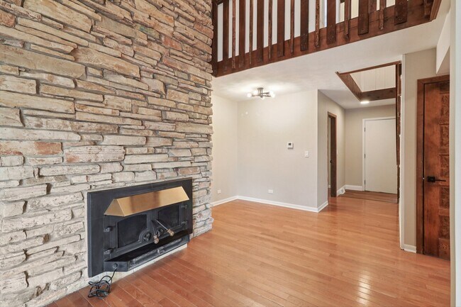 Building Photo - 23460 W N Lakewood Ln