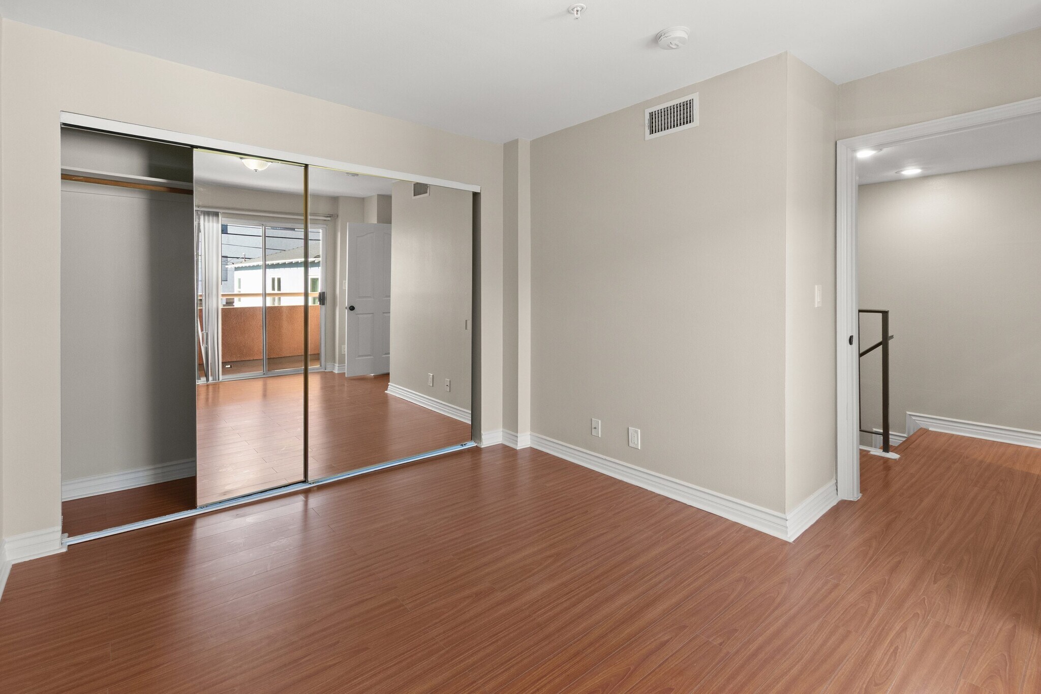 Building Photo - 321 W Dryden St