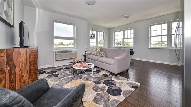 Building Photo - 304 Broadway-