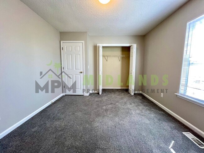 Building Photo - 5 Bridle Path Court