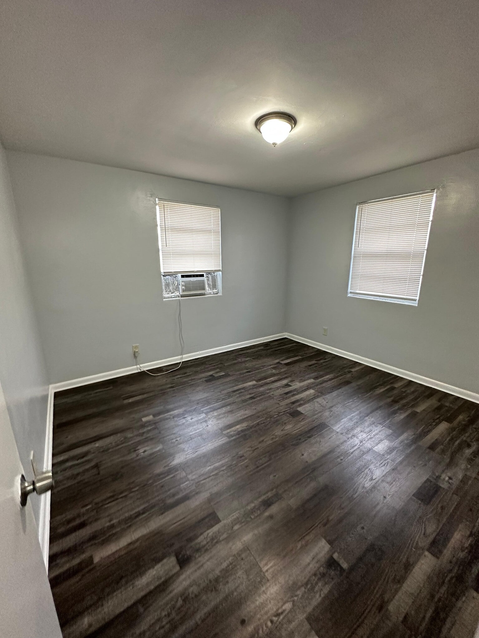 Building Photo - 2002 Palafox St