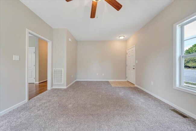 Building Photo - 109 Red Maple Ct