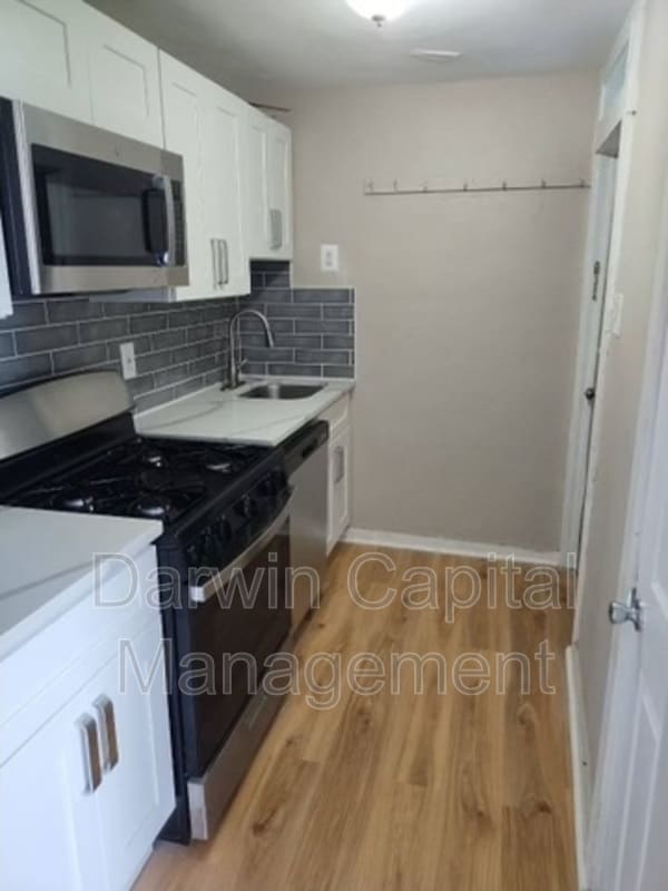 Building Photo - 100 E Holly