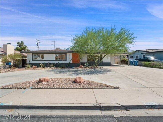 Primary Photo - Spectacular Vintage 3Bed/2Bath Las Vegas h...