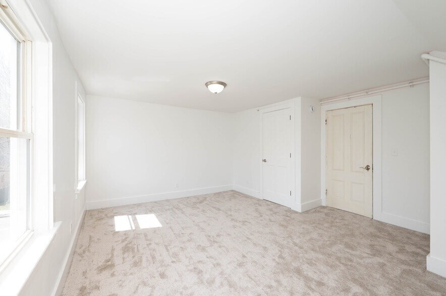 Building Photo - 361 Miller Ave