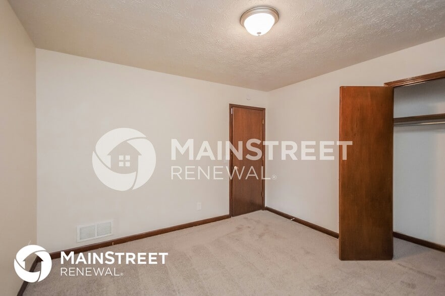 Building Photo - 2245 Pinewood Dr