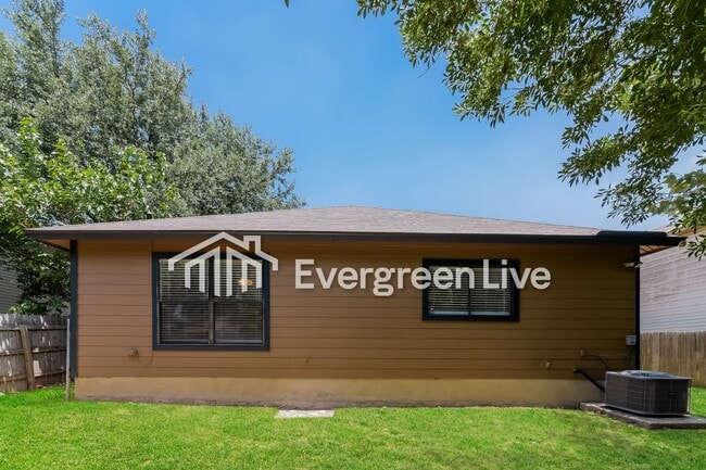 Building Photo - 13918 Villa Camino