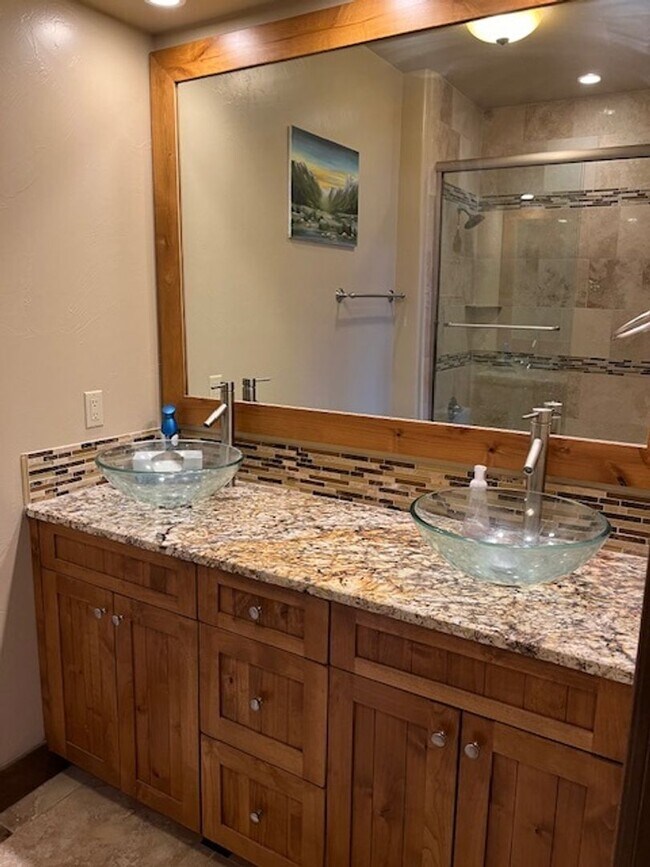 Building Photo - Unfurnished 2 bedroom in Frisco. Walk to Main Street! Garage and private Hot tub!