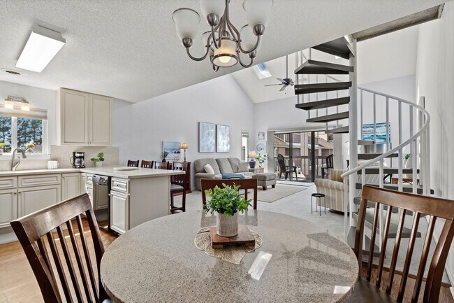 Building Photo - Seasonal Rental Available 9/10/25-3/31/26