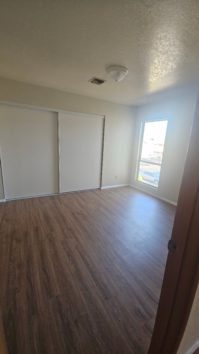 Building Photo - 3749 Carlyle Dr