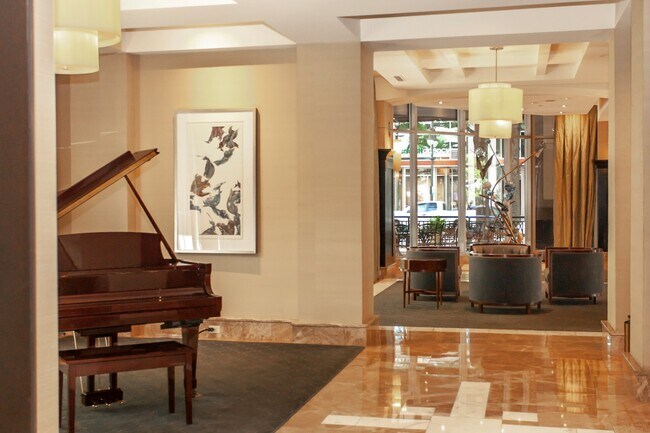 Lobby - 230 S Tryon St