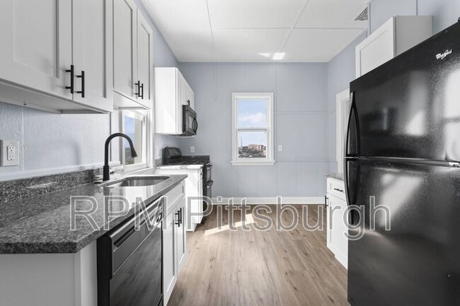 Building Photo - 2721 Cobden St