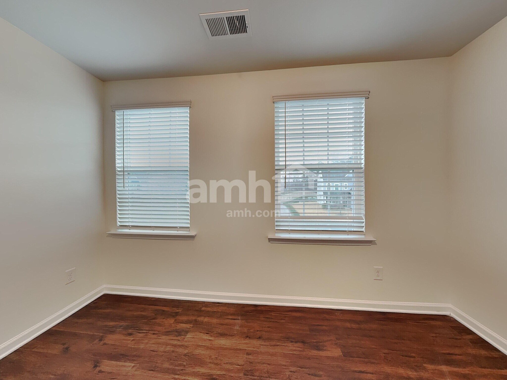 Building Photo - 154 Eden Ave