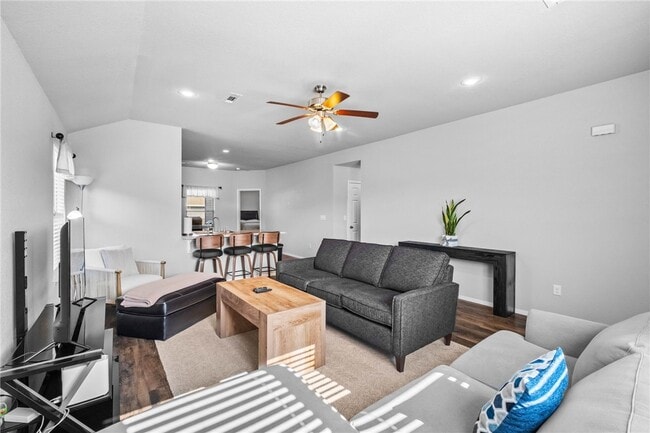 Building Photo - 927 E Swift Dr