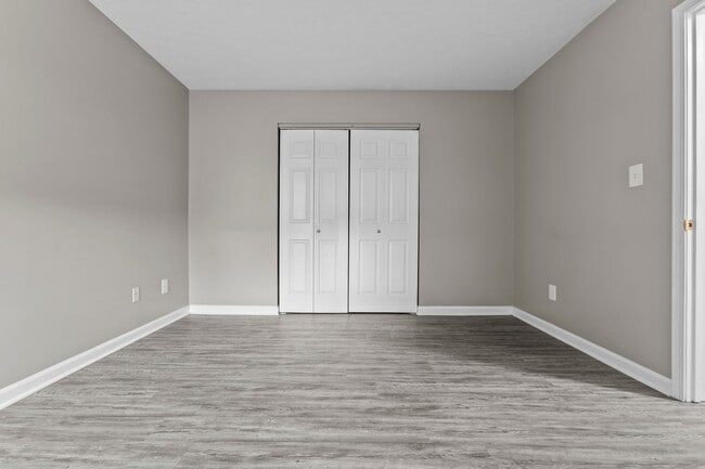 Building Photo - Spacious Cove Springs 3 & 4 Bedrooms