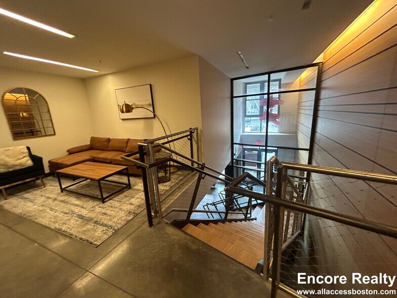 Building Photo - 65 Brainerd Rd