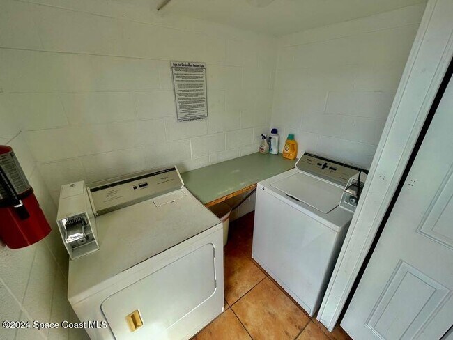 Building Photo - 801 S Brevard Ave