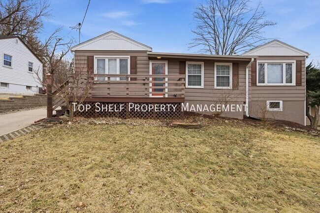 Building Photo - 502 Lacona Ave