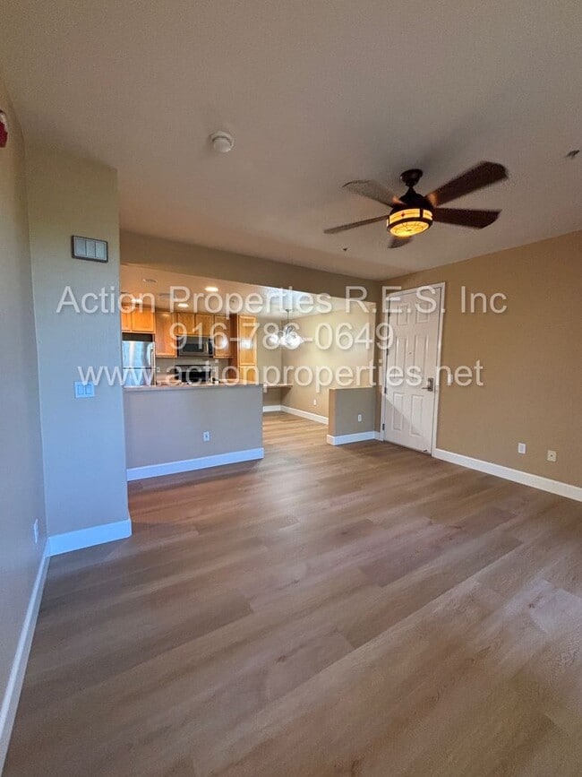 Building Photo - East Roseville - Gated Phoenician - Great ...