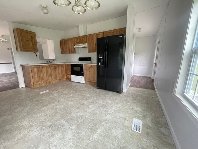 Building Photo - 3 Bed 2 Bath Home For Rent Outside of Bowling Green, MO