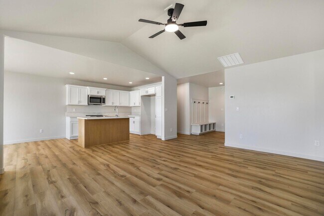Building Photo - 392 Rock Dove Loop