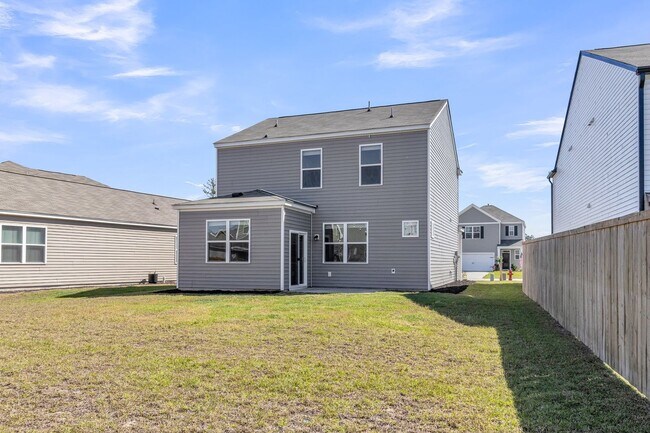 Building Photo - Beautiful 3 bedroom/3 bathroom two story home available in Cane Bay!