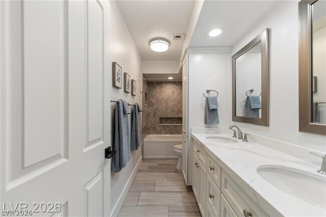 Building Photo - 2233 Versailles Ct