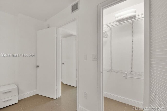 Building Photo - 18041 Biscayne Blvd