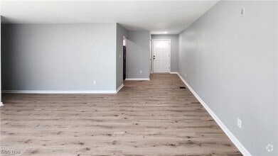 Building Photo - 223 Maplelawn Dr