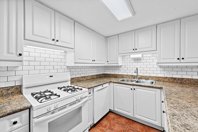 Building Photo - 2501 S El Camino Real