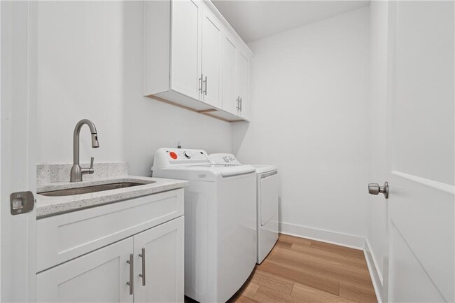Building Photo - 2049 Chestnut Oak Trl