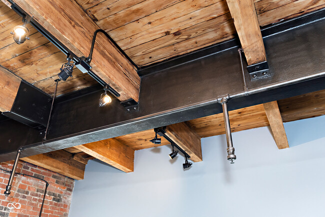Building Photo - 430 N Park Ave