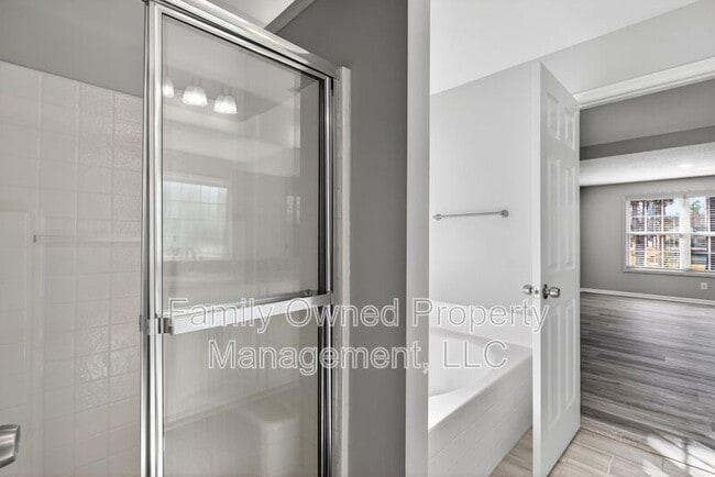 Building Photo - 123 Thousand Oaks Cir