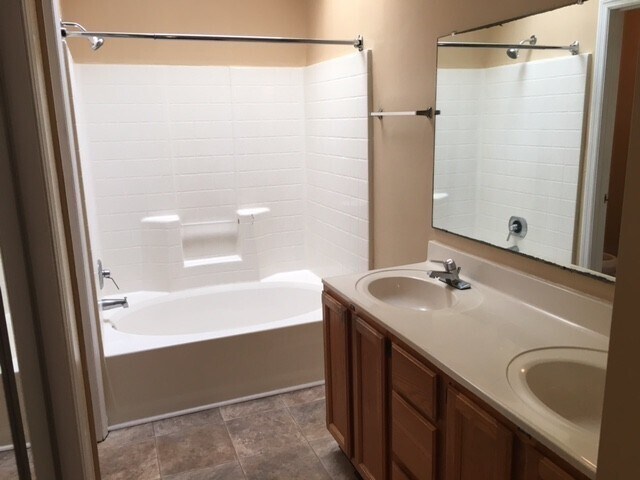 Building Photo - 3 BR 2 BA in Midway Park