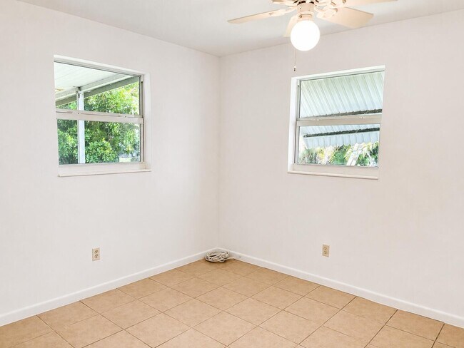Building Photo - 9440 SW 51st St