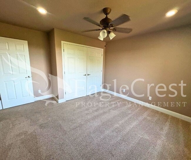 Building Photo - 44 Vinehill Dr