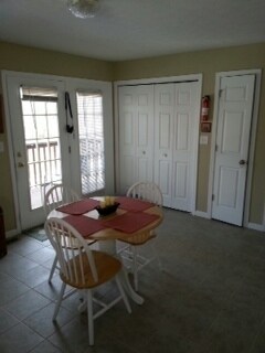 Building Photo - 3 BEDROOM TOWNHOUSE Available July 2026!  ...
