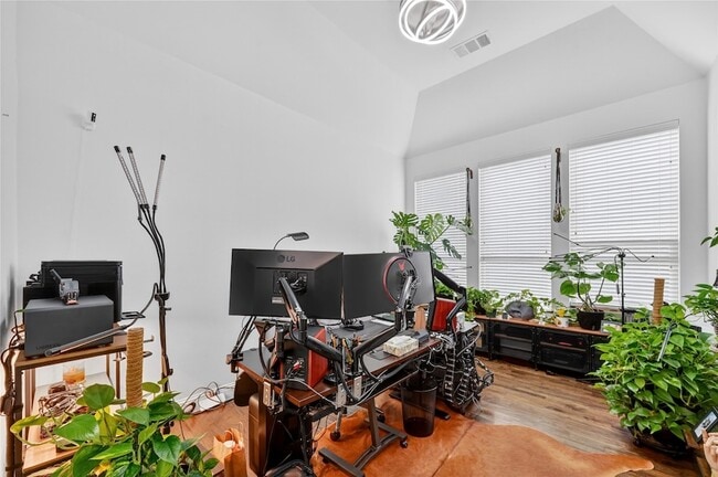 Building Photo - 400 Trailside Dr