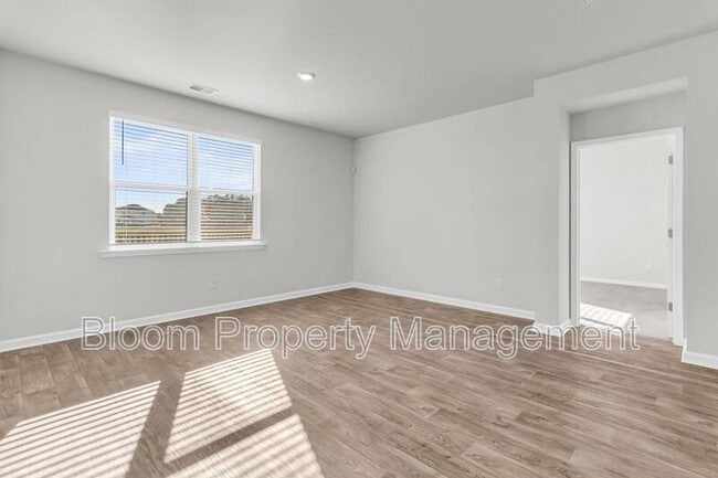 Building Photo - 507 Sybilwood Ln