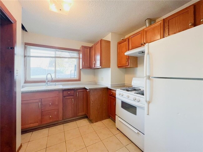 Building Photo - 11331 W River Rd