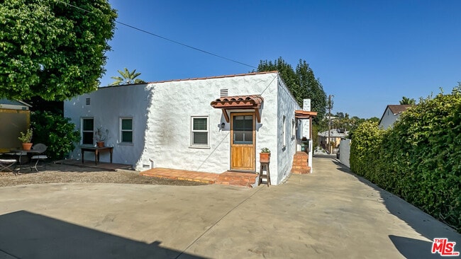 Building Photo - 3037 St George St