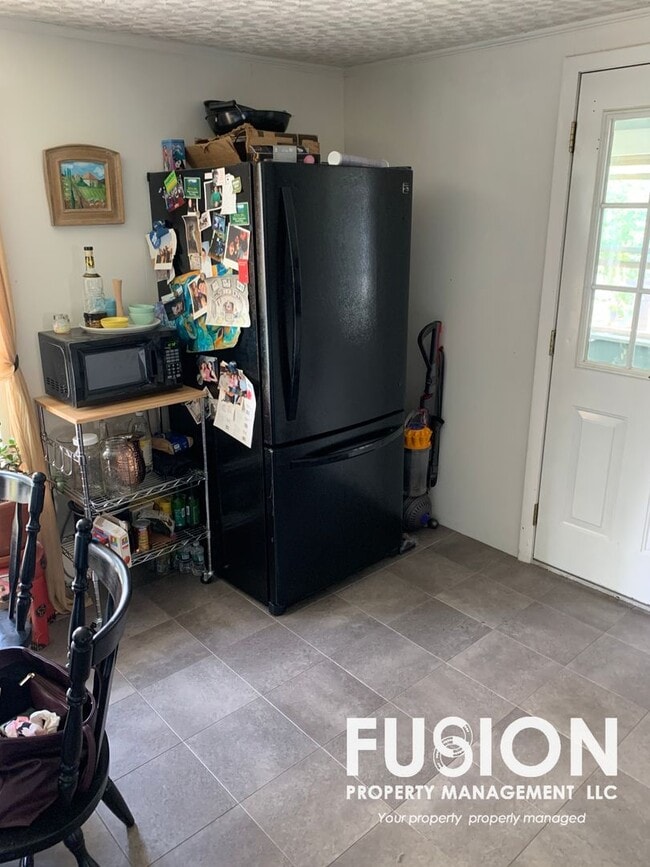 Building Photo - Adorable 2 bedroom home in Winooski with large backyard!