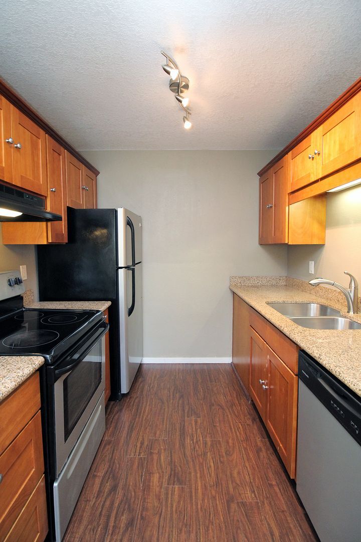 Building Photo - 4232-4232 SE Cesar Estrada Chavez Blvd