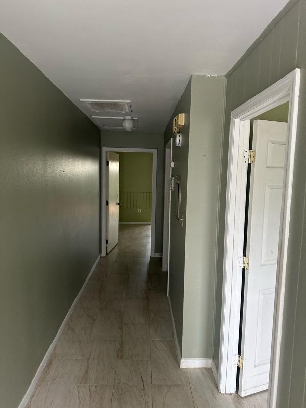 Building Photo - 214 N Chestnut Rd