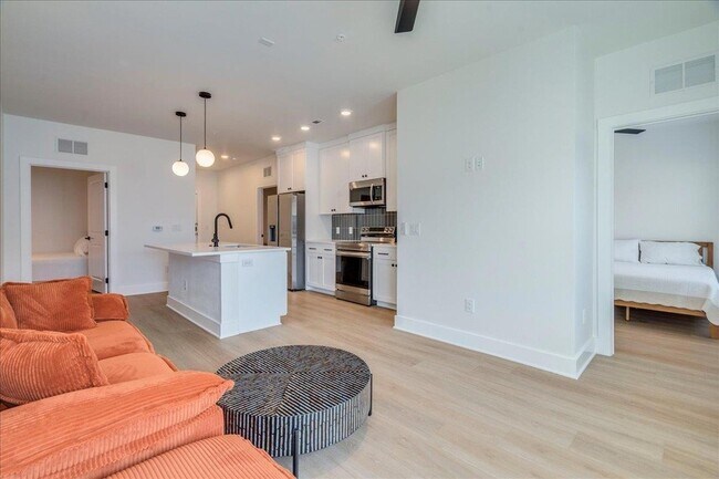 Building Photo - 3000 Duval St