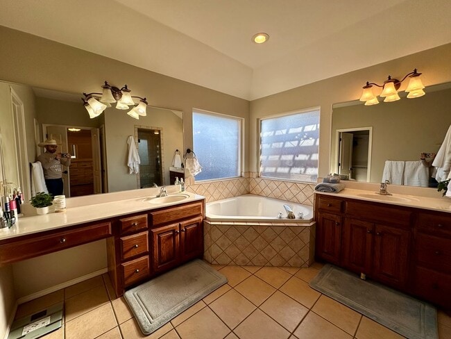 Building Photo - 5205 Greathouse Ave